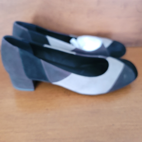 Bernando Roxanne Color Block Pump. Size 8 M - Picture 3 of 5